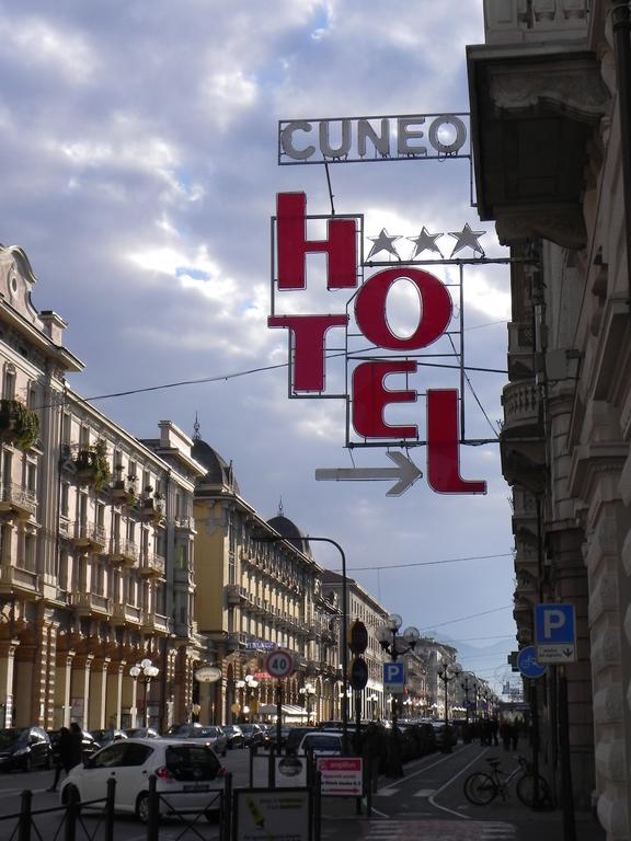 Cuneo Hotel Екстериор снимка